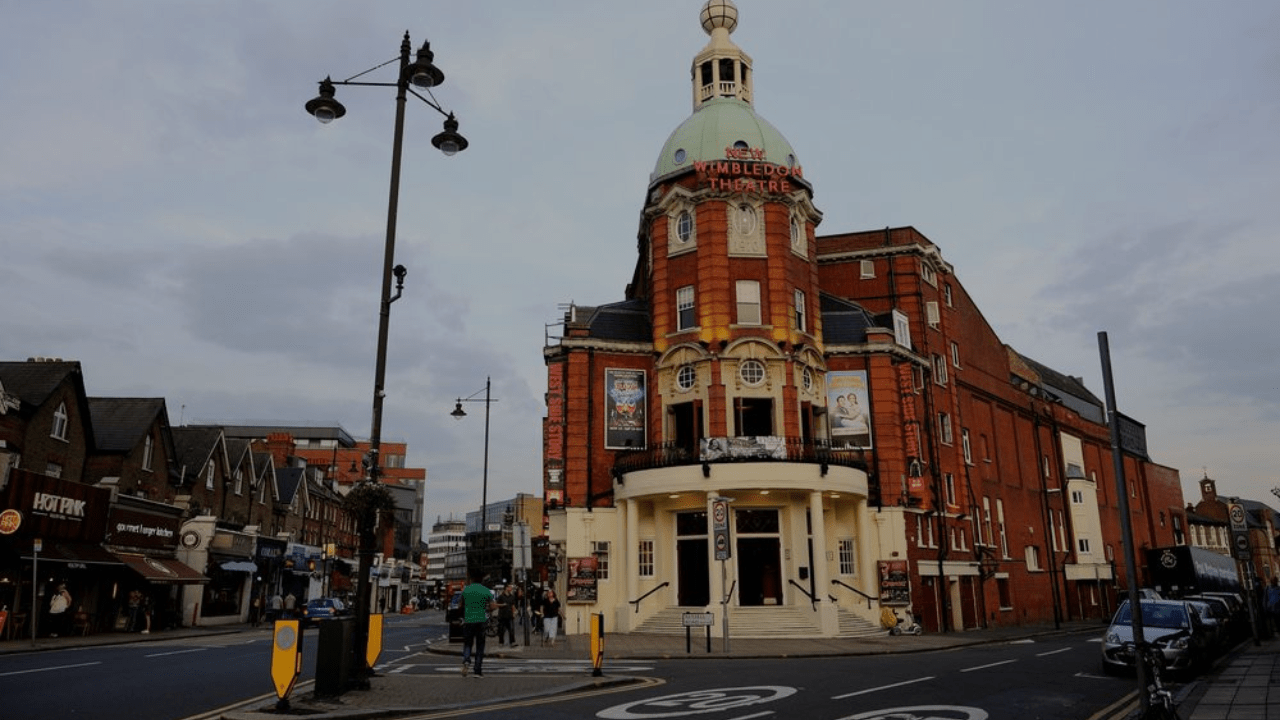 A comprehensive guide to Wimbledon, London history, amenities, and attractions